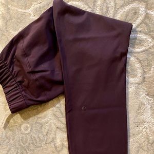 Lululemon On the Fly Pant 7/8 25” (Eggplant)